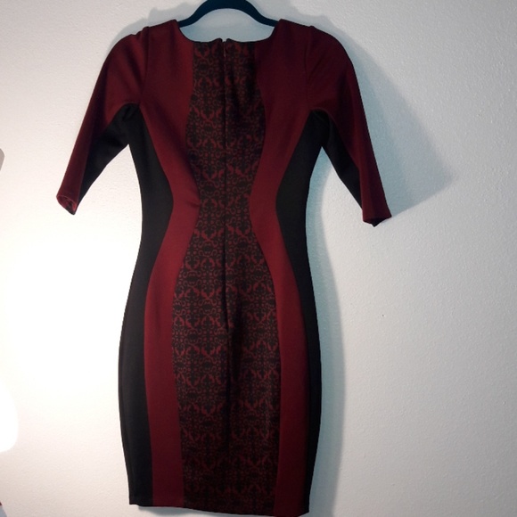 Maroon fitted Dress - Picture 3 of 4